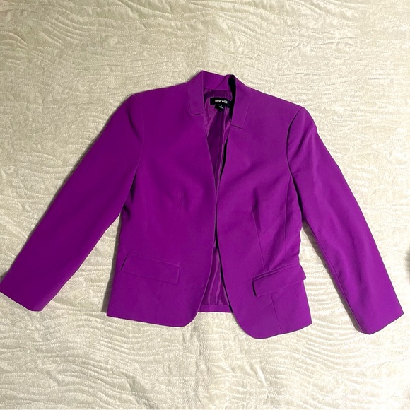 Chic purple blazer in great condition!